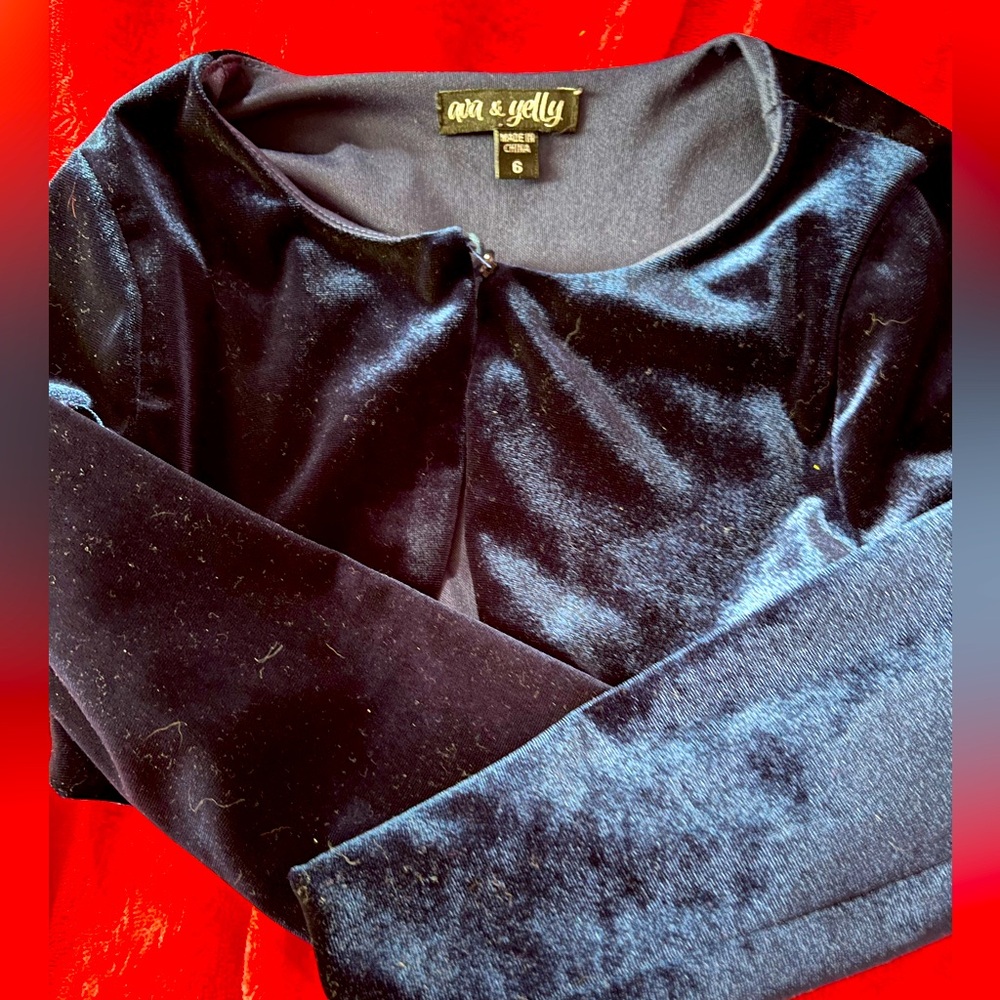 Girls size 6 blue velvet shrug - Picture 6 of 6